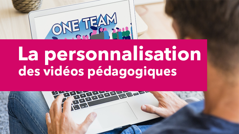 un collaborateur regarde une vidéo pédagogique en motion design sur son ordinateur portable